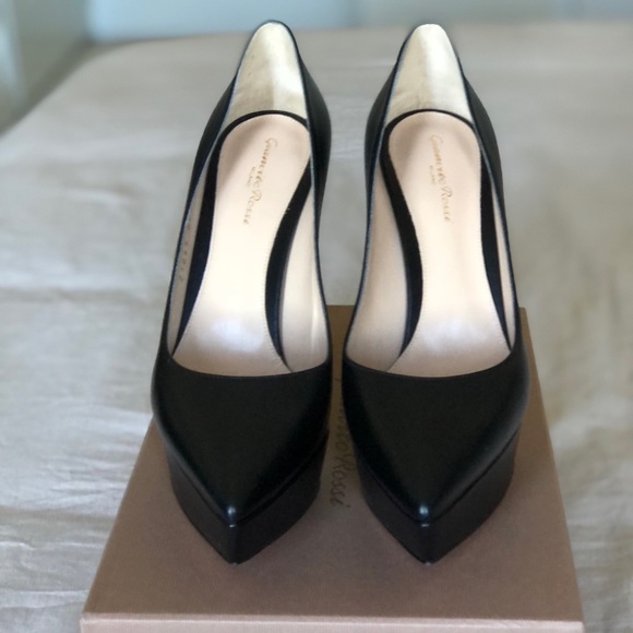 HOST PICK Gianvito Rossi Dasha Heels - Picture 3 of 10